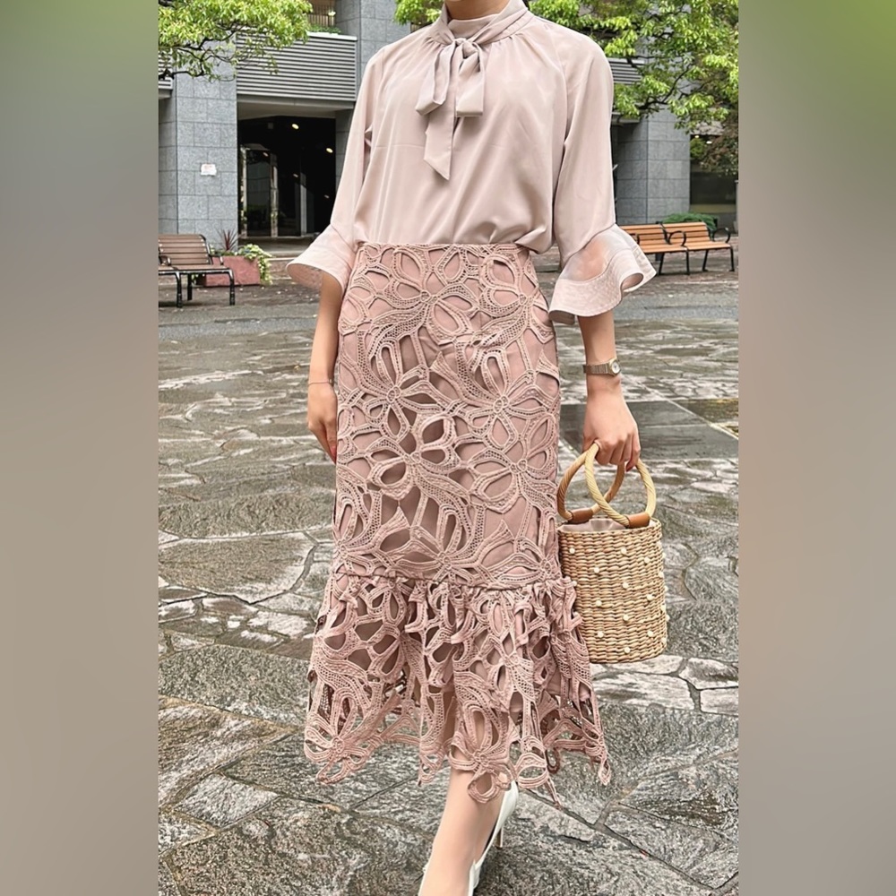 NWT Feerichelu Lace Ribbon Pattern Mermaid Skirt from Japan in Mocha color